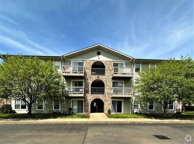 Building Photo - College Park Condominiums Unit 101D