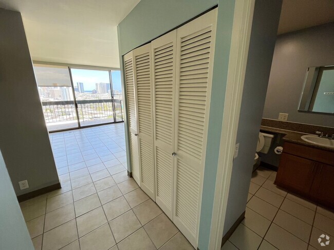 Building Photo - 1560 Thurston Ave Rental