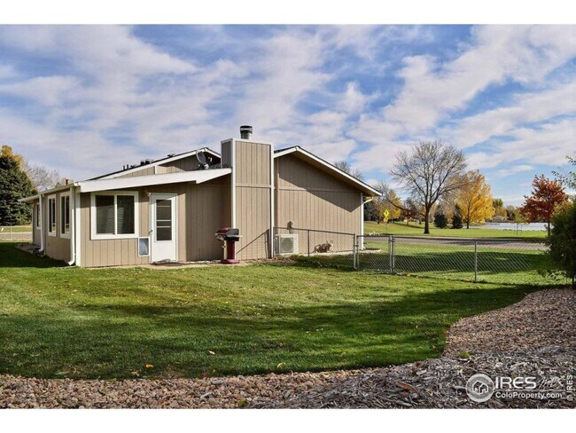 Photo - 907 49th Ave