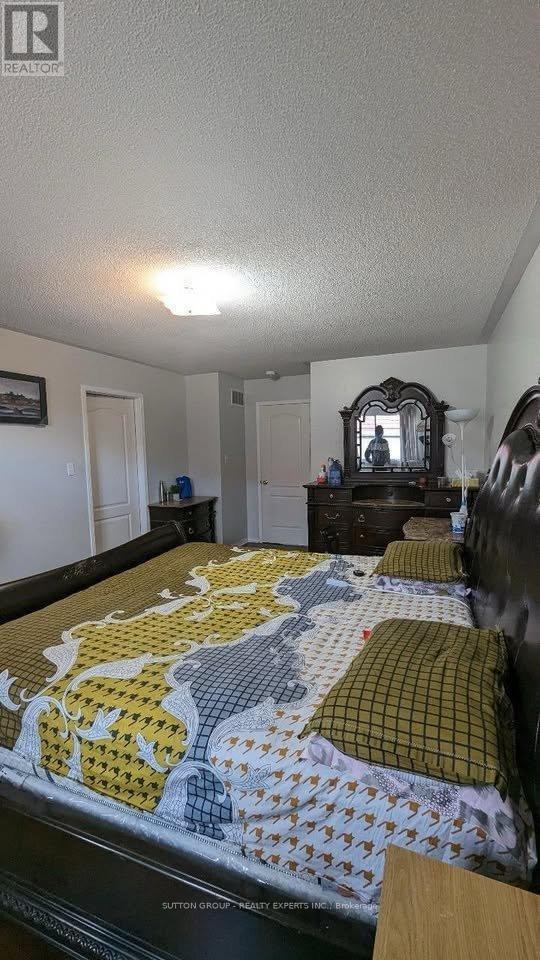 Photo - 31 Farthingale Crescent