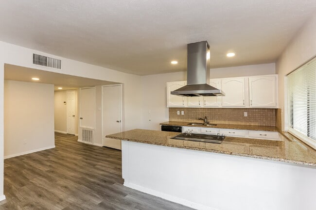 Photo - 507 Button Dr