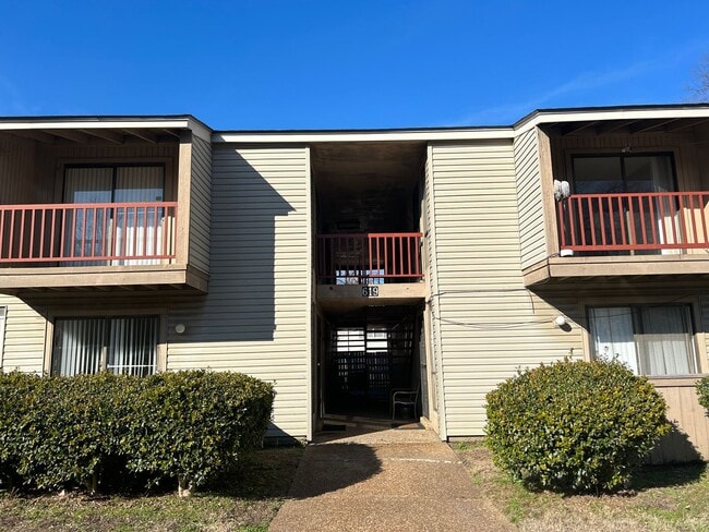 Photo - 1 BR Condo in Greenbriar Walking Distance to U of M!