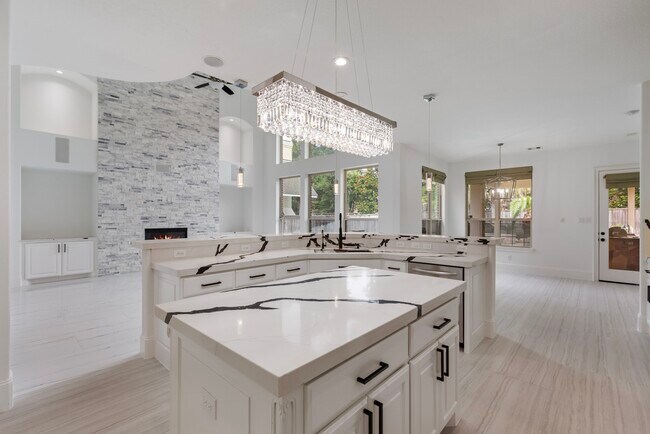 Photo - 18 Player Vista Pl