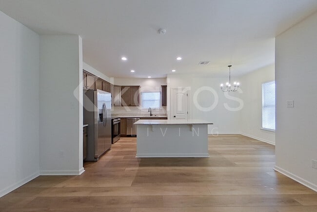 110 Hendrix Rd