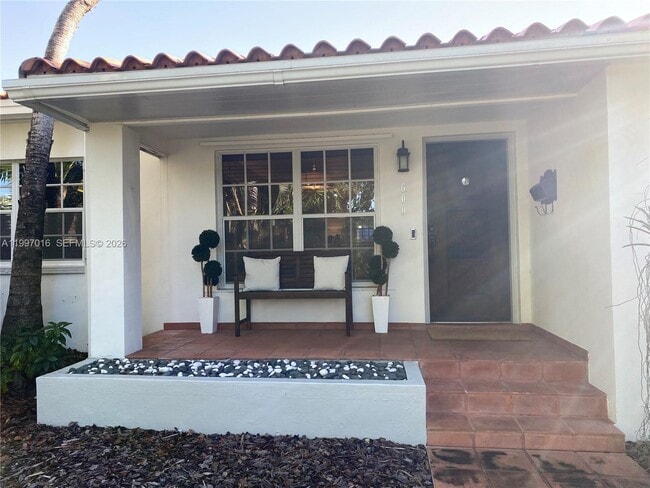 Photo - 600 Alminar Ave