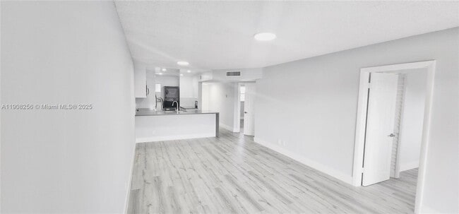 Building Photo - 8040 Colony Cir N Unit # 309