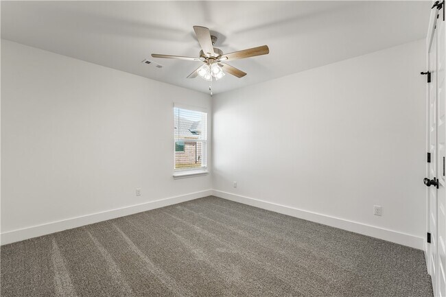 Photo - 800 Lewis St