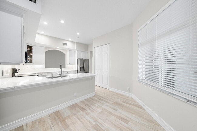 Photo - 106 Palm Bay Dr Unit B