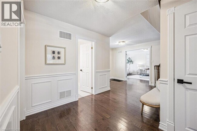 Photo - 4069 Lakeshore Rd.