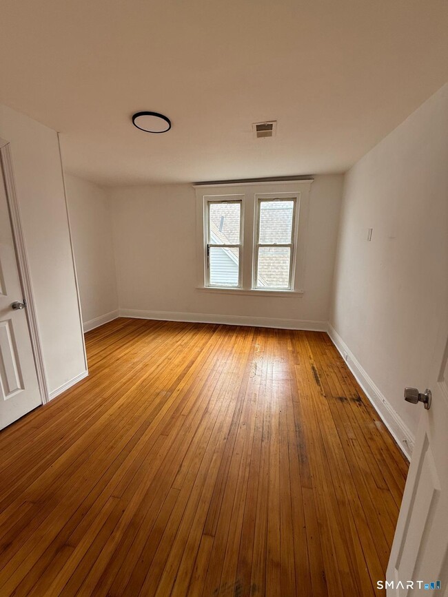Photo - 177 Read St Unit 3