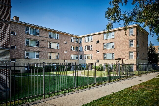 Building Photo - 6122 N Seeley Ave Unit 2E Rental