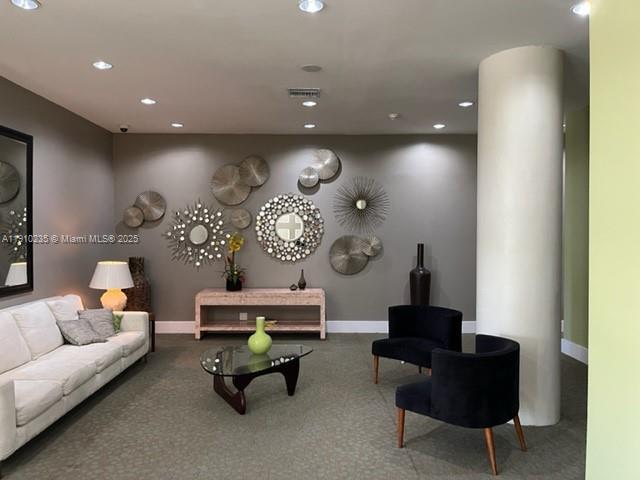 Photo - 7441 Wayne Ave Unidad 2D