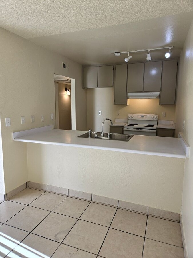 Photo - 2714 Pyramid Ave