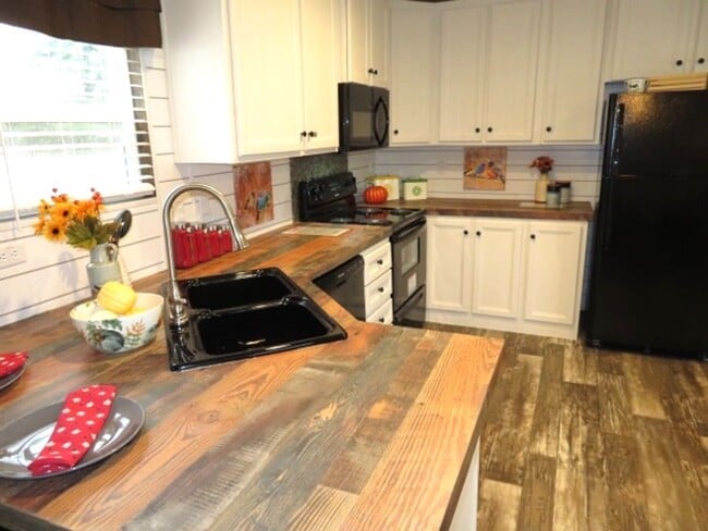 Photo - University Estates 63