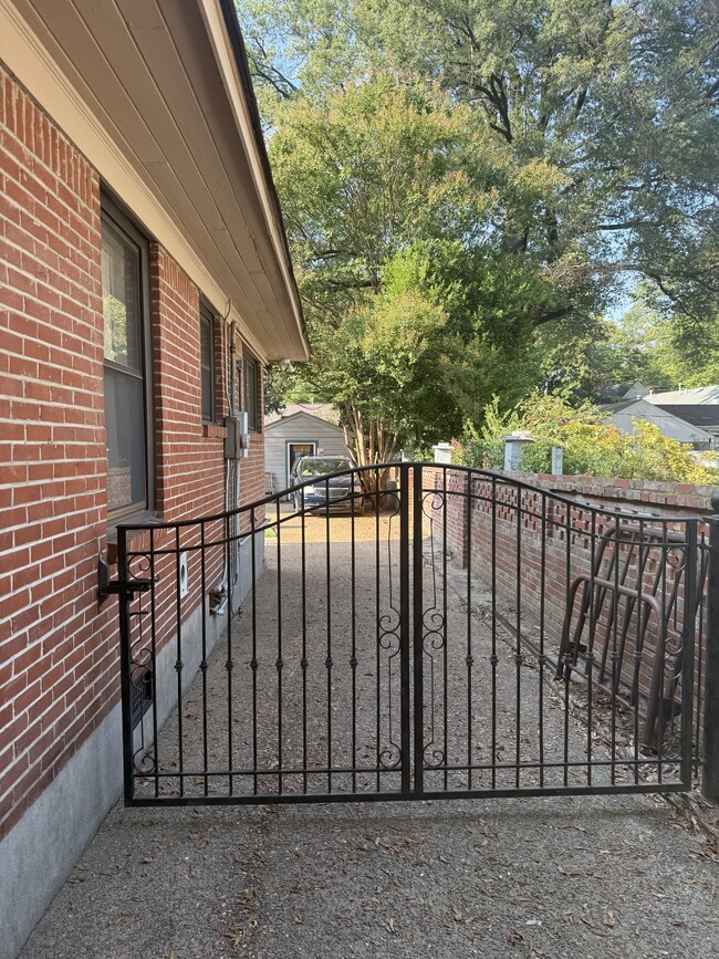 Photo - 2464 Monroe Ave