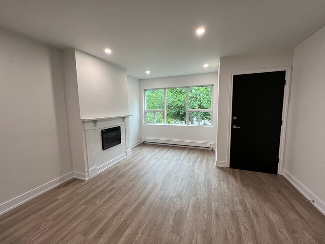 Photo - Newly renovated 2 bedroom 1 bath Unit Unité 01