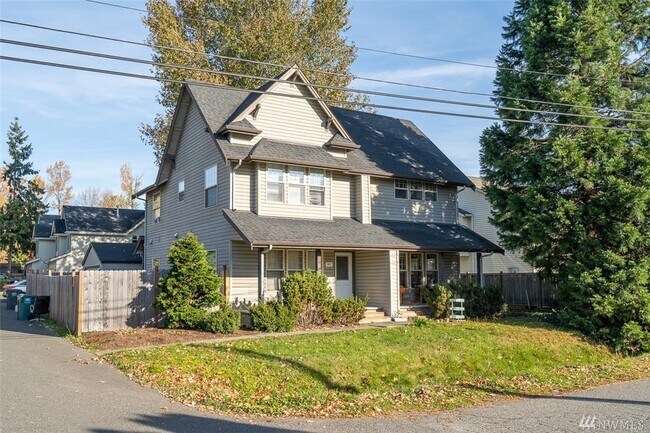 Photo - 1819 E Maryland St Townhome