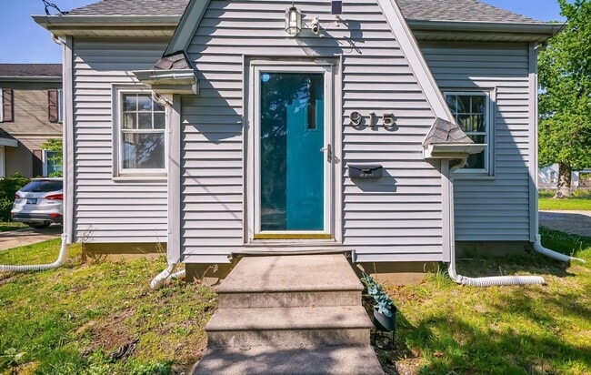Photo - 915 W Loucks Ave