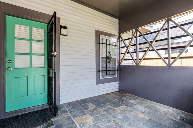 Building Photo - 2806 Holman St Rental