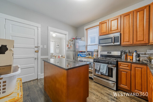 Photo - 3707 N Bosworth Ave Unit 1