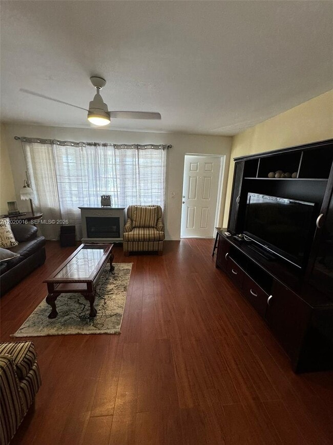 Building Photo - 221 Kent M Unit 221