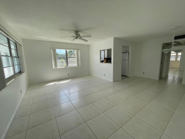 Building Photo - 343 Windsor O Rental