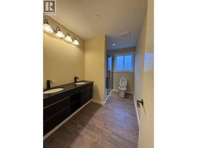 Photo - 11442-11240 240 St