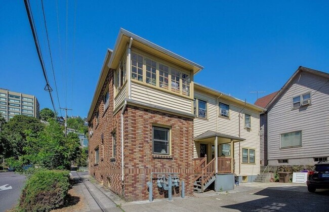 Photo - 2440 SW 5th Ave