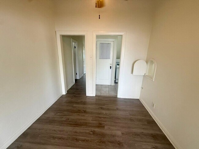 1059 Mira Mar Ave.