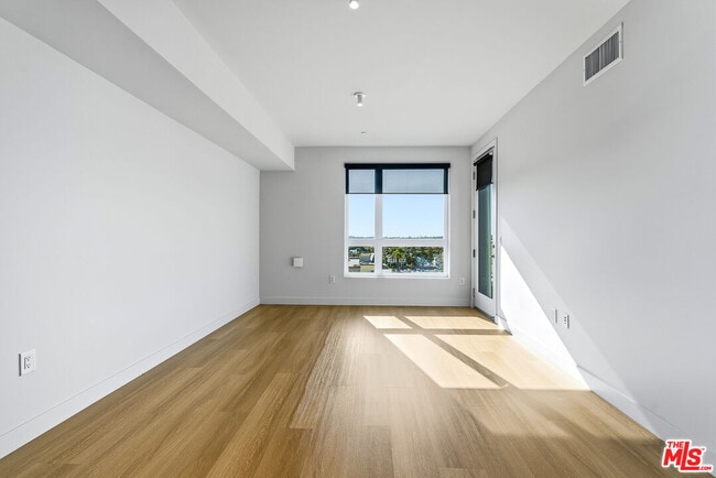 Photo - 10601 Washington Blvd Unidad 732