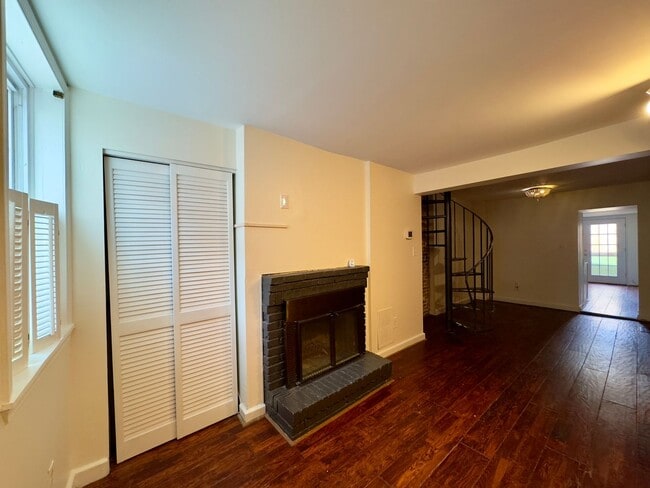 Photo - Charming 1 Bedroom/1 Bathroom Townhome w/ Den in Federal Hill, MD!