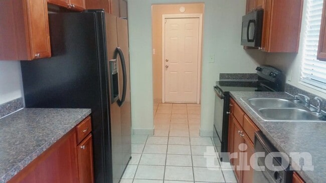 Photo - 1122 Ibsen Ave