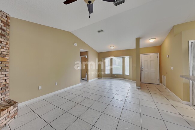 Photo - 2936 Toulon Rd SE