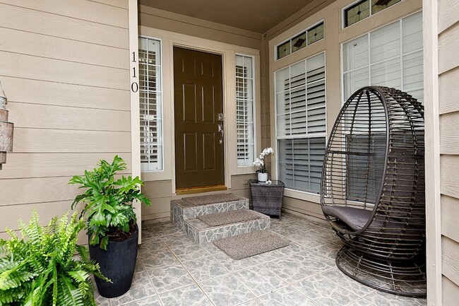 Photo - 110 N Valley Oaks Cir