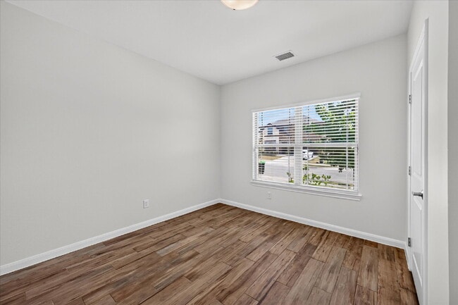 1261 Rosebush Rd