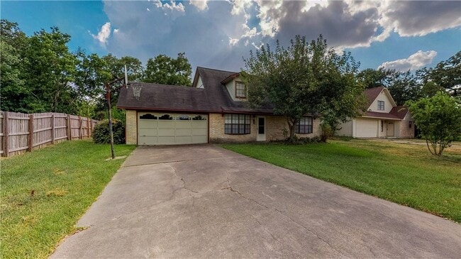 Photo - 1304 Merry Oaks Dr