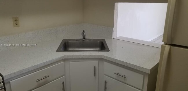 Building Photo - 4550 NW 9th St Unit 719E