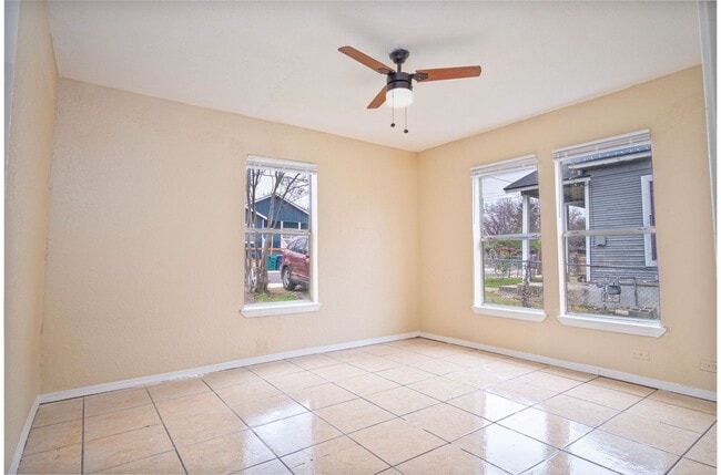 Photo - Don't Miss This Relaxing 3BR/1BA Home Near... Unidad 1