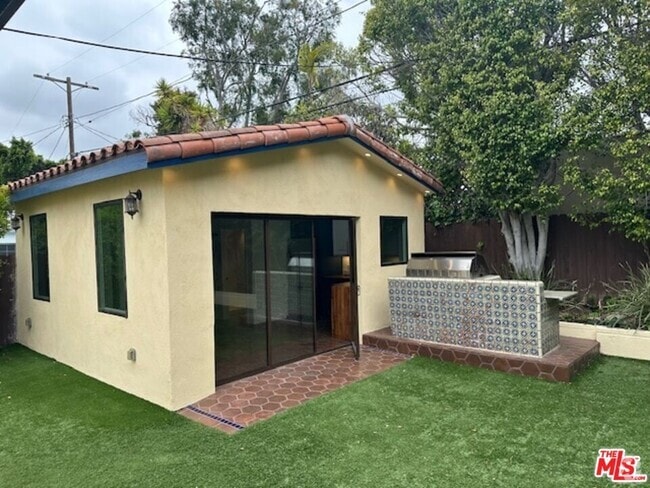 Building Photo - 10589 Holman Ave Rental