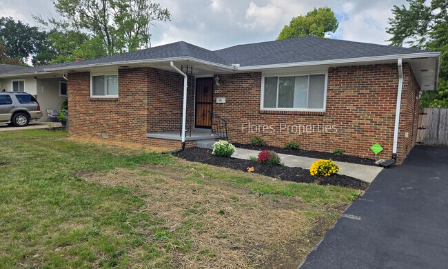 Photo - 1275 Geers Ave