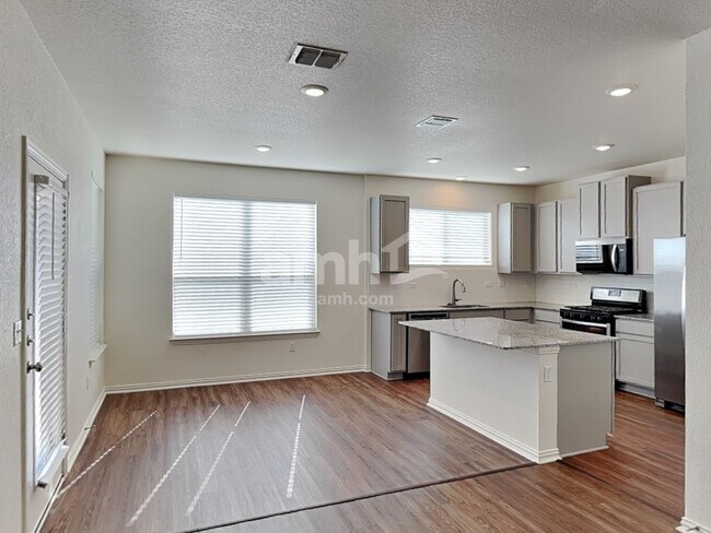 Photo - 2726 Wolfcreek