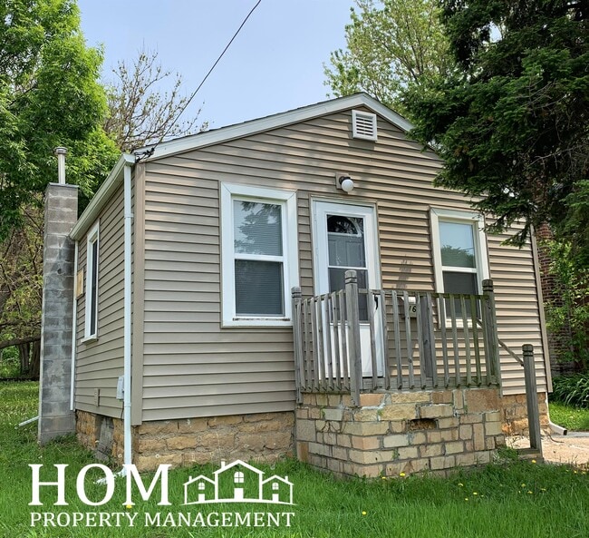 Building Photo - 1611 5th Ave