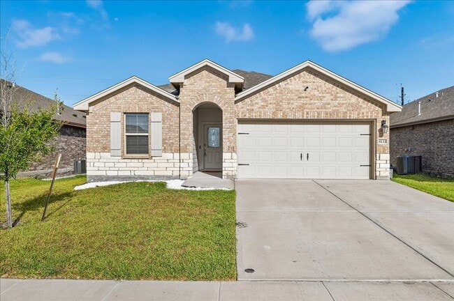 Building Photo - 8133 Cattlemen Dr