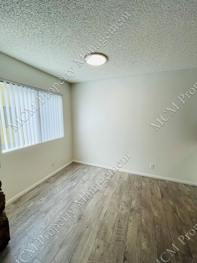 Remodeled 1 bed in Van Nuys with Parking a...