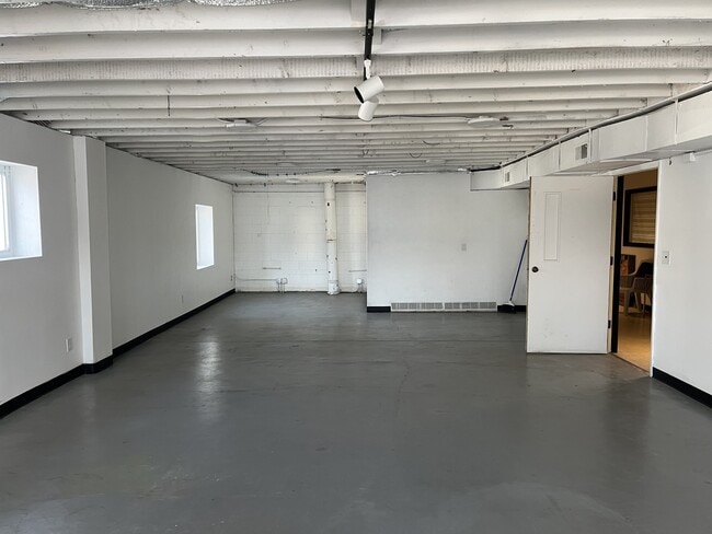 Photo - 5701 NW Radial Hwy Unit White Wall Studio