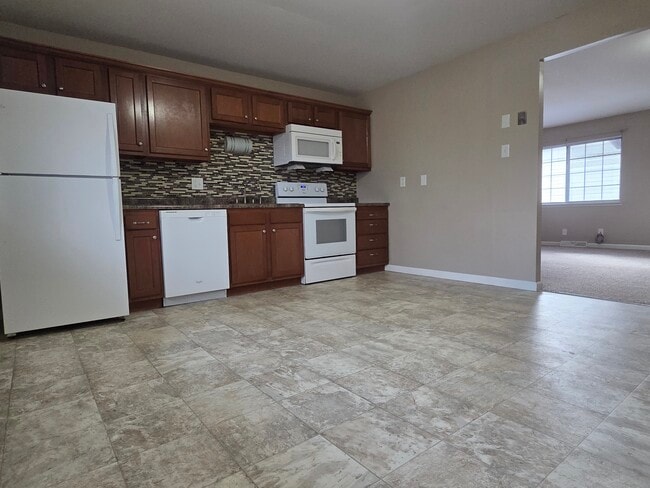 Building Photo - 5526 Humbert Rd