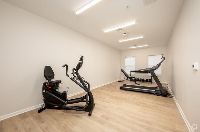 Gimnasia - Founders Square Senior Housing