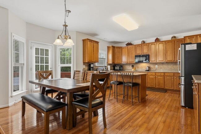 3809 Stoneybrook Dr