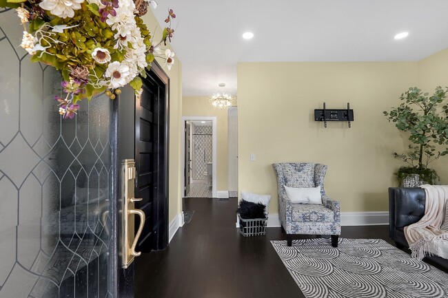 4 bedroom 2 full bath remodeled home! - 1756 Oak St