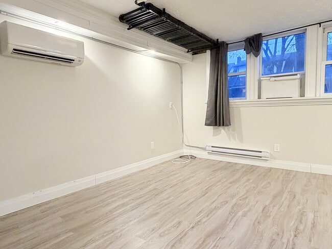 Photo - 1495 Gladstone Ave Unit 102